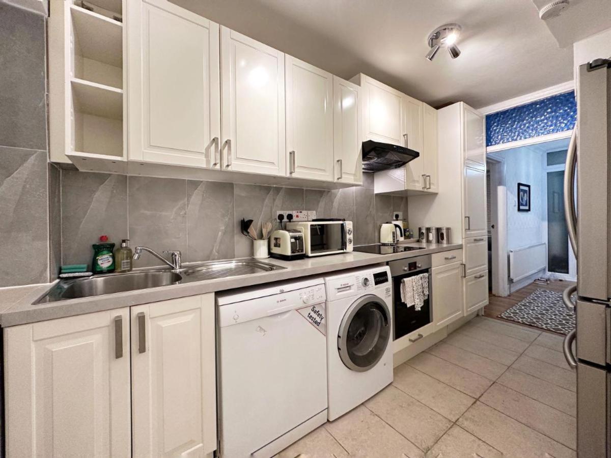 Charming 3-Bedroom Family Home London Ngoại thất bức ảnh