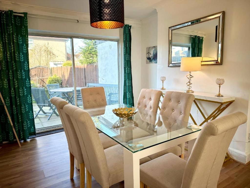Charming 3-Bedroom Family Home London Ngoại thất bức ảnh